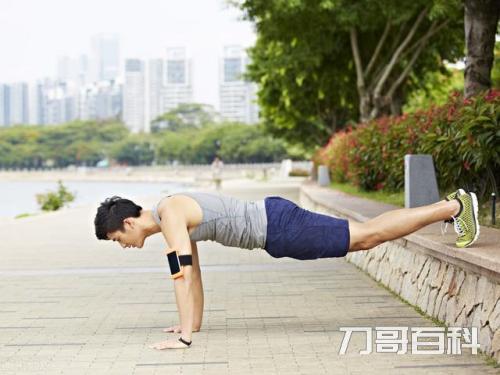 每天50个俯卧撑一个月效果图（为什么俯卧撑不能天天做）