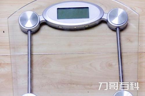 每天50个俯卧撑一个月效果图（为什么俯卧撑不能天天做）