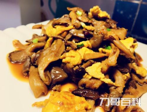 炒平菇要不要焯水有滑滑的东西（平菇没有焯水会中毒吗）