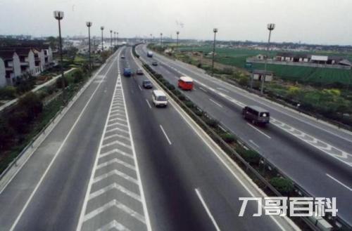 中国第一条高速公路(中国最早的高速公路排名) 中国第一条高速公路(中国最早的高速公路排名)