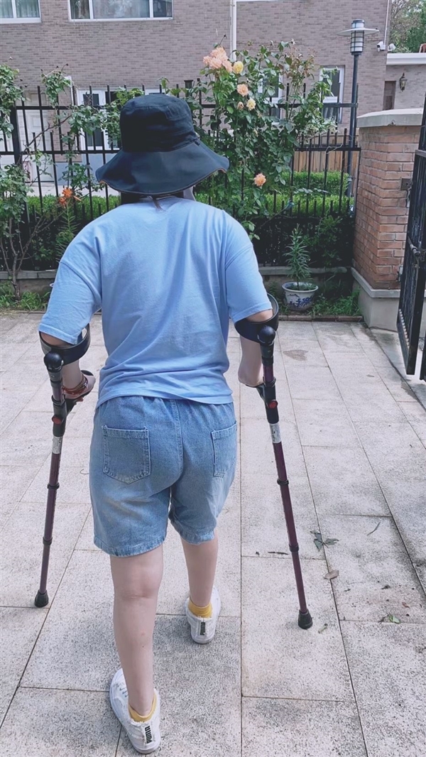 穿上“钢铁战衣”走路后 我看见另一个世界