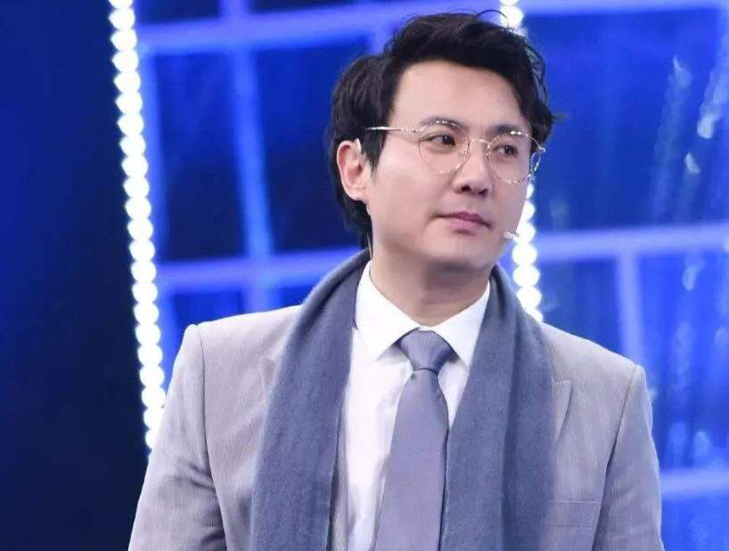 沈腾深夜出入会所美女相伴 你相信沈腾出轨？