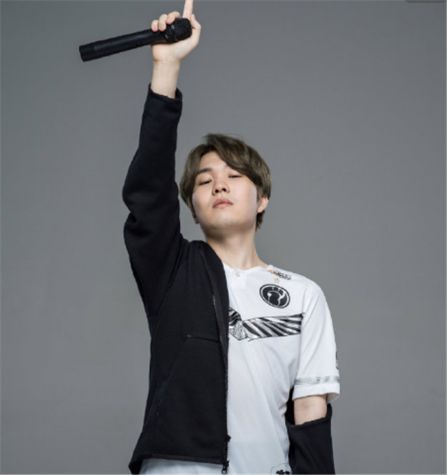 英雄联盟rookie自曝膨胀经历 一对四惨遭现实朋友碾压