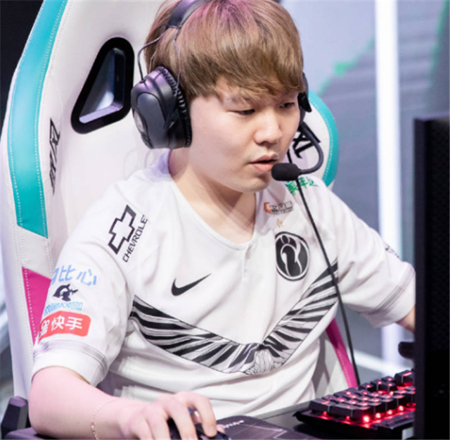 英雄联盟rookie自曝膨胀经历 一对四惨遭现实朋友碾压