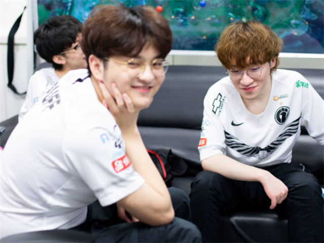 英雄联盟rookie自曝膨胀经历 一对四惨遭现实朋友碾压