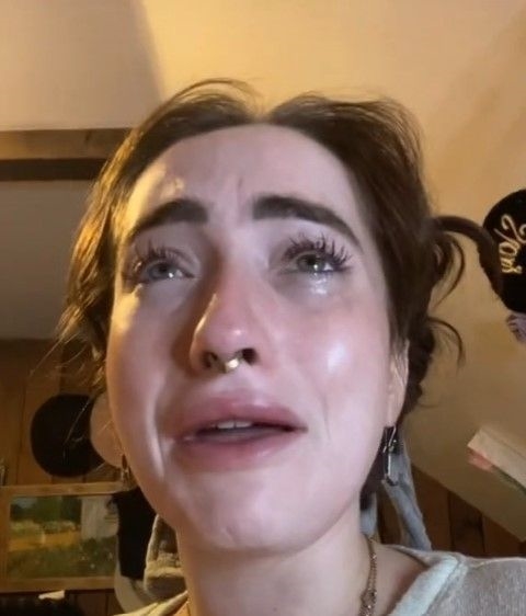 女子误食一只AirPod耳机 还意外录下肠胃的声音
