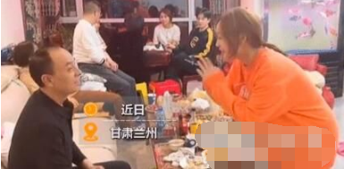 韩国儿媳第一次问中国爸爸要红包 一套韩国大礼让他不知所措