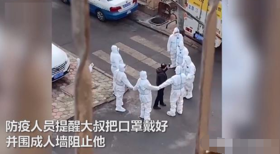辽宁大连一隔离男子强行外出还拍视频叫嚣 接下来画面太解气了