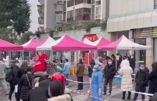 四川成都新冠疫情最新消息：成都夫妻二人先后确诊新冠 酒吧否认成都确诊女生到店应聘