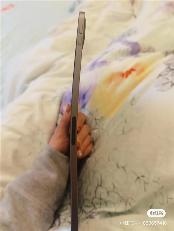 一不小心 我发现我的iPad竟然变弯了？！