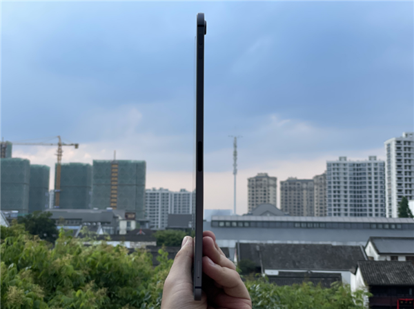 一不小心 我发现我的iPad竟然变弯了？！