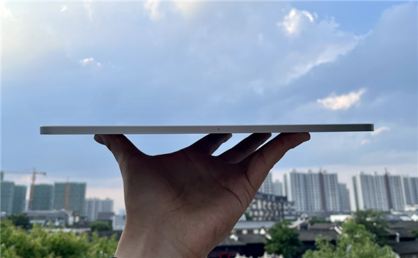 一不小心 我发现我的iPad竟然变弯了？！