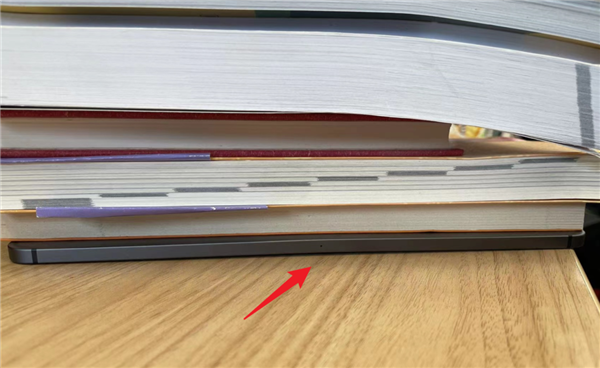 一不小心 我发现我的iPad竟然变弯了？！