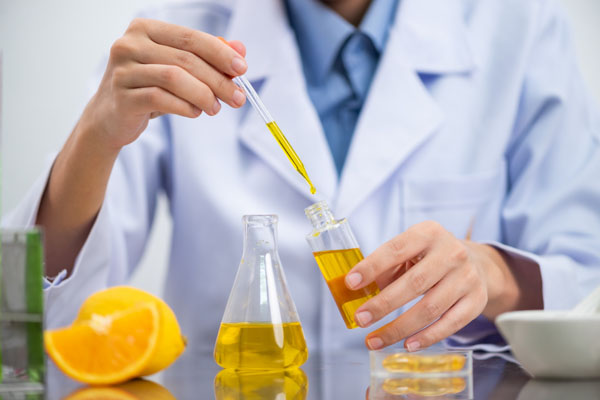 摄图网_300886380_banner_生物燃料实验室研究过程,微藻光生物反应器用于可再生能源实验室的替代能源创新（企业商用）.jpg